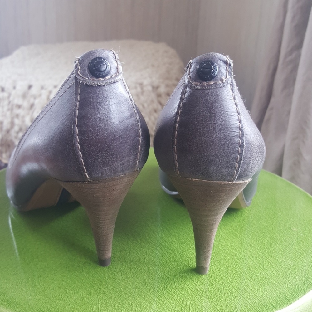 Pumps - Picture 2 of 4